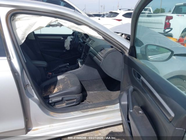 1VWDT7A36HC044585 Volkswagen Passat 1.8t R-line