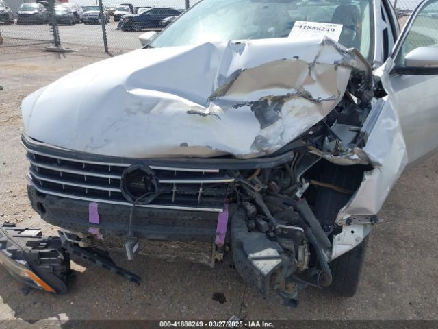 1VWDT7A36HC044585 Volkswagen Passat 1.8t R-line
