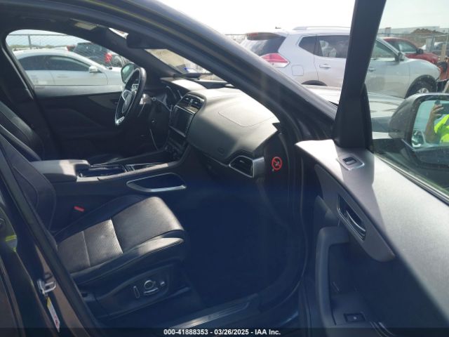 2018 JAGUAR F-PACE SADCM2FVXJA244092 Photo 4