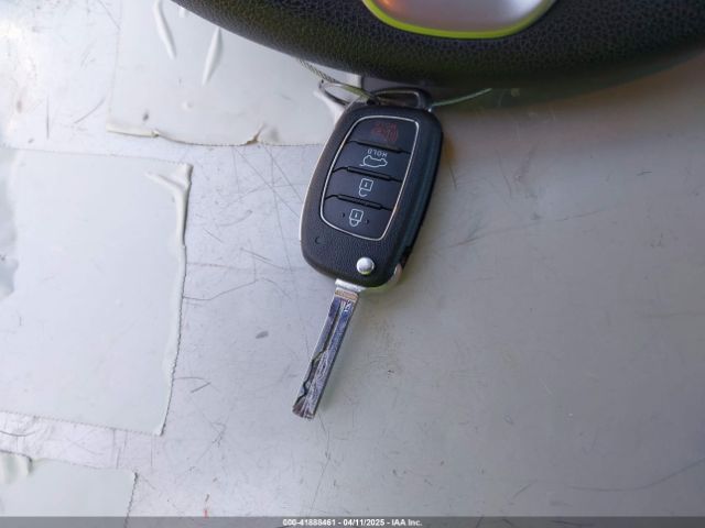 KM8J2CA41KU926156 Hyundai TUCSON SE