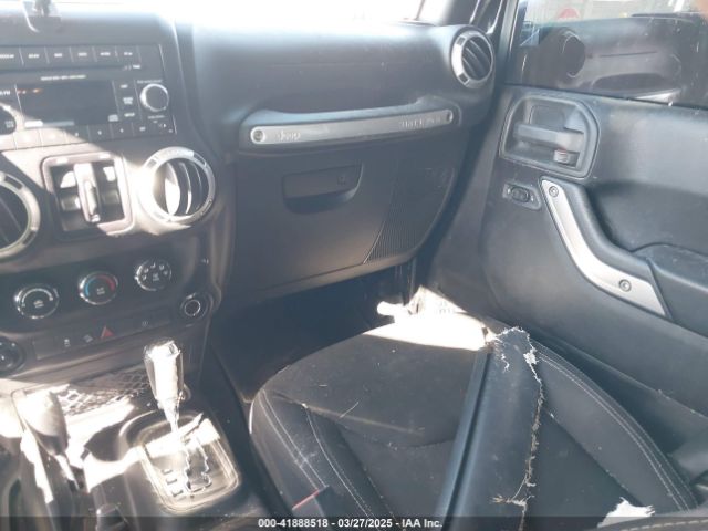 1C4BJWEG1FL728755 Jeep Wrangler Unlimited Sahara