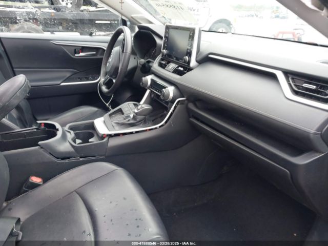 2T3C1RFV8KW039001 Toyota Rav4 Xle Premium