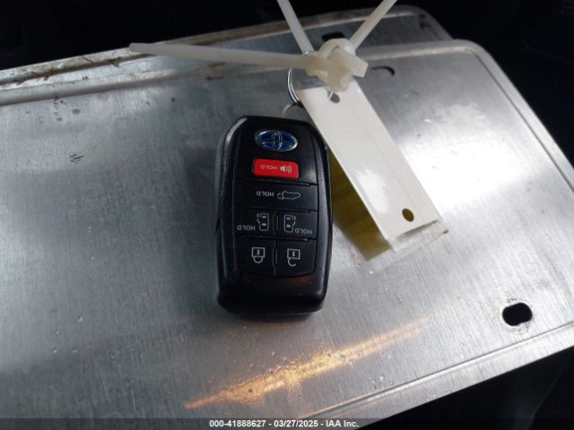 5TDYRKEC9PS155998 Toyota SIENNA XLE