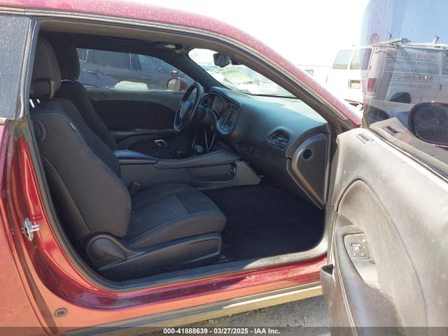 2C3CDZAG1JH142120 Dodge Challenger Sxt