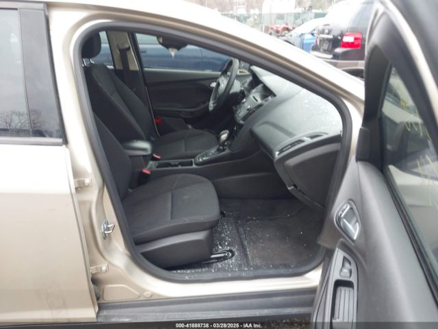 1FADP3F28HL252411 Ford FOCUS SE