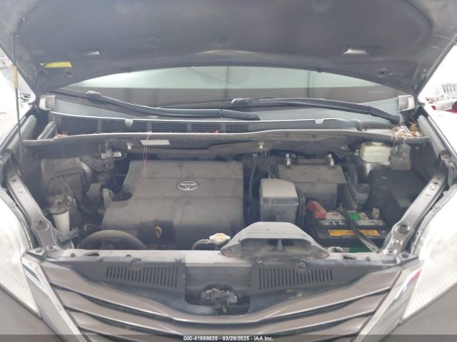 5TDKK3DC8FS585957 Toyota Sienna Le 8 Passenger
