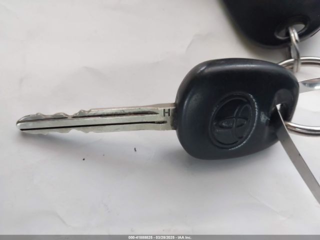 5TDKK3DC8FS585957 Toyota Sienna Le 8 Passenger