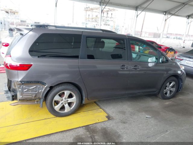 5TDKK3DC8FS585957 Toyota Sienna Le 8 Passenger