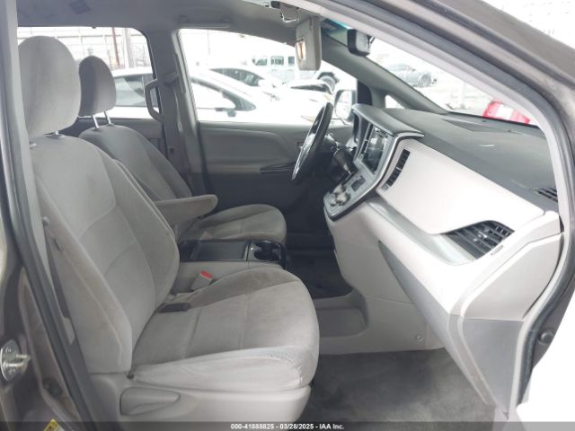 5TDKK3DC8FS585957 Toyota Sienna Le 8 Passenger