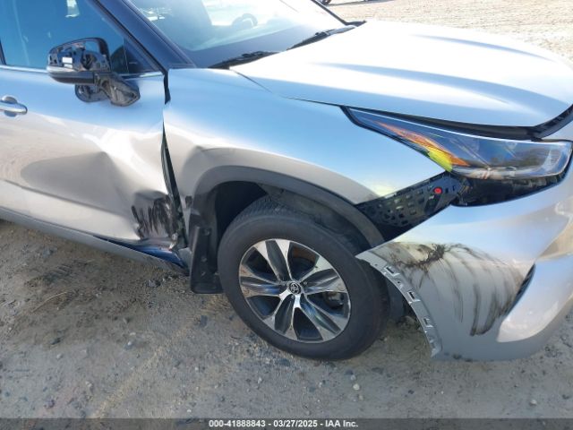 5TDGZRBH1MS526460 Toyota Highlander Xle