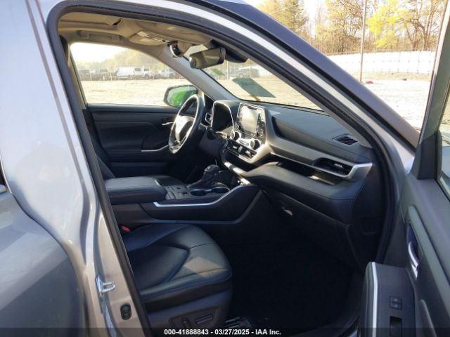 5TDGZRBH1MS526460 Toyota Highlander Xle