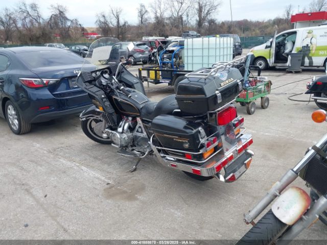 1982 HONDA GL1100 1HFSC0218CA207794 Photo 2