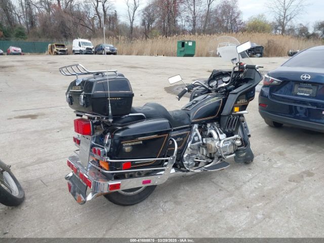 1982 HONDA GL1100 1HFSC0218CA207794 Photo 3