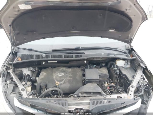 5TDKZ3DC8JS948150 Toyota Sienna Le 8 Passenger