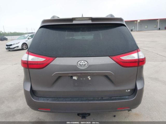 5TDKZ3DC8JS948150 Toyota Sienna Le 8 Passenger