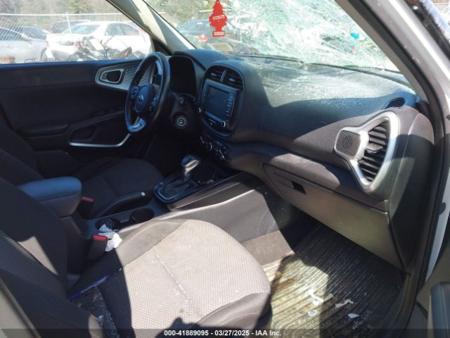 KNDJ23AU8L7003306 KIA Soul X-line