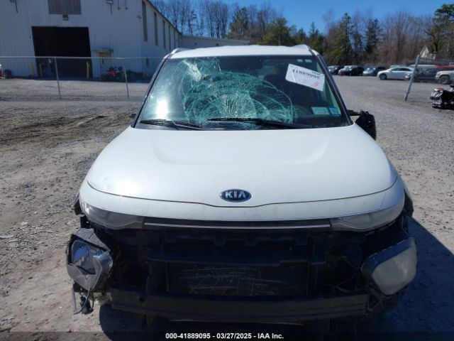 KNDJ23AU8L7003306 KIA Soul X-line