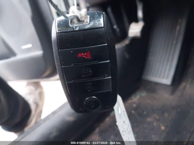 KNDCC3LC8H5069402 KIA NIRO EX