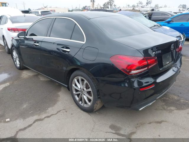 2019 MERCEDES-BENZ A 220 WDD3G4EB3KW027435 Photo 2