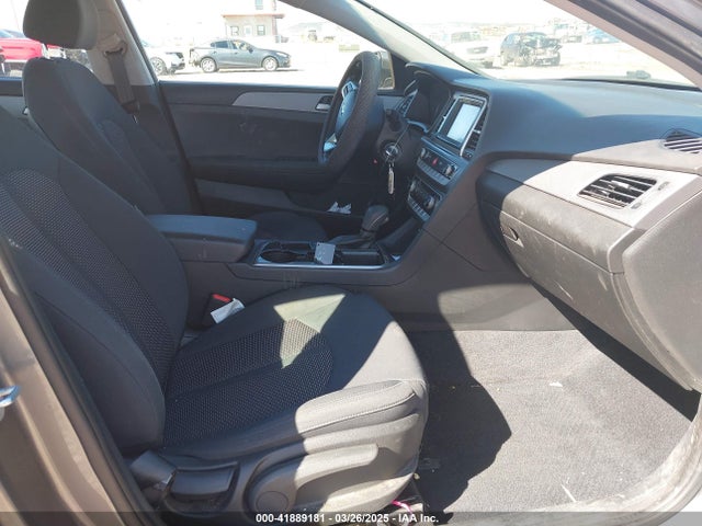 5NPE24AF6KH743102 Hyundai SONATA SE