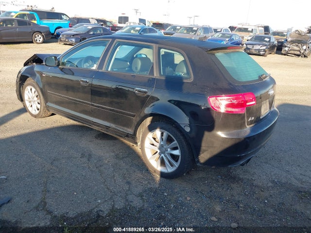 2012 AUDI A3 WAUBEAFM3CA096745 Photo 2