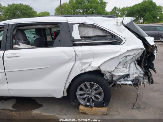 5TDKRKEC9MS056647 Toyota SIENNA LE