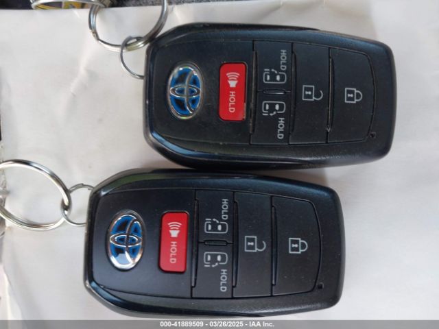 5TDKRKEC2RS215953 Toyota SIENNA LE