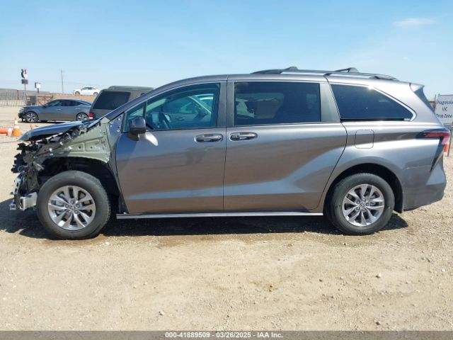 5TDKRKEC2RS215953 Toyota SIENNA LE