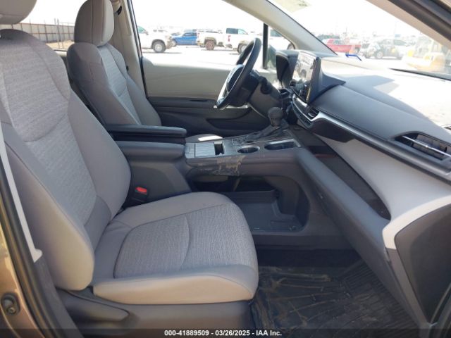 5TDKRKEC2RS215953 Toyota SIENNA LE