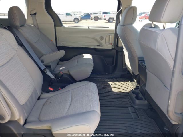 5TDKRKEC2RS215953 Toyota SIENNA LE