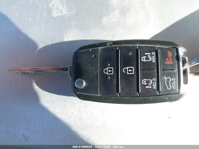 KNDMB5C18G6142343 KIA SEDONA LX