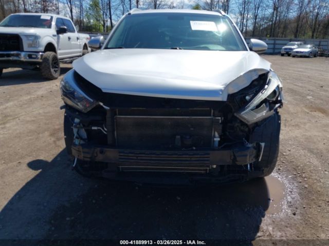 KM8J33AL1JU817635 Hyundai Tucson Sport
