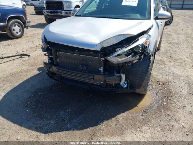 KM8J33AL1JU817635 Hyundai Tucson Sport