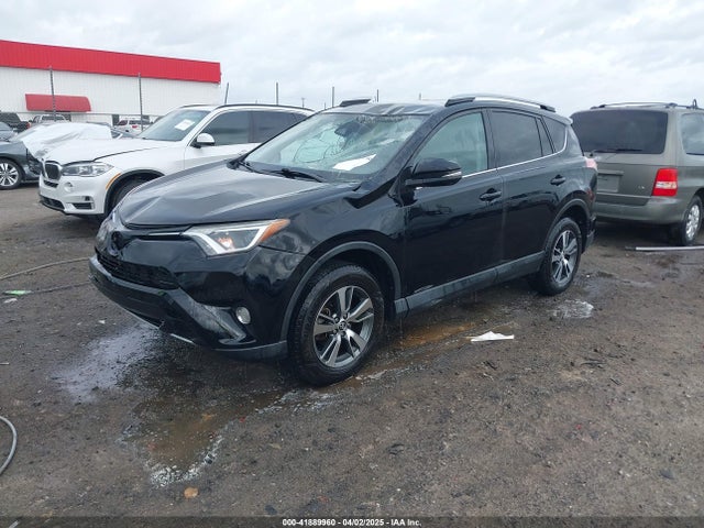 2T3WFREV9JW412755 Toyota Rav4 Xle