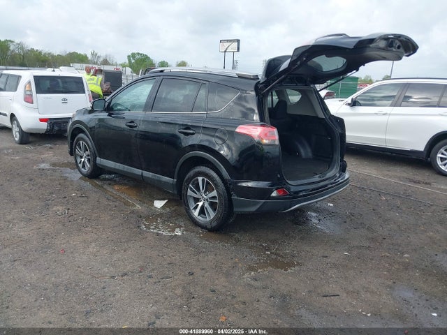 2T3WFREV9JW412755 Toyota Rav4 Xle