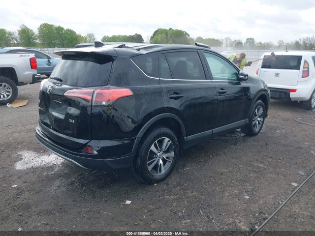 2T3WFREV9JW412755 Toyota Rav4 Xle