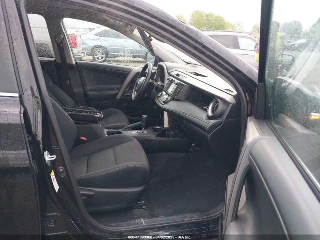 2T3WFREV9JW412755 Toyota Rav4 Xle