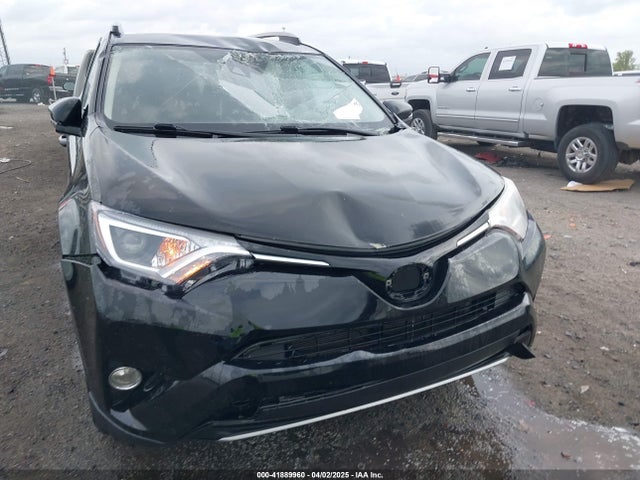 2T3WFREV9JW412755 Toyota Rav4 Xle