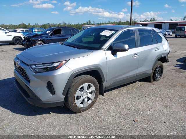 2T3K1RFV8RC286686 Toyota RAV4 LE