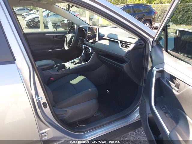 2T3K1RFV8RC286686 Toyota RAV4 LE