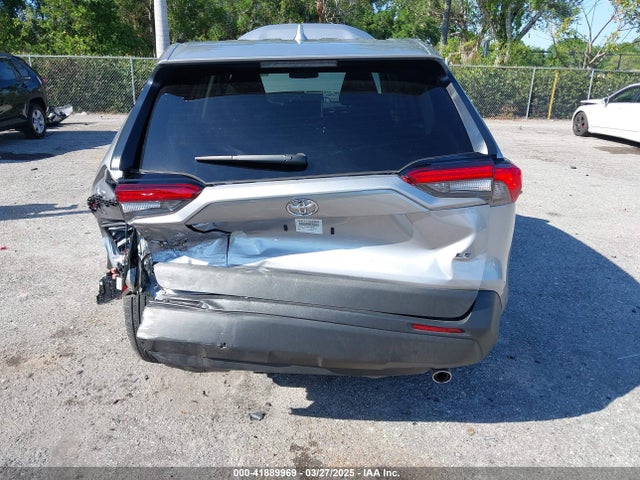 2T3K1RFV8RC286686 Toyota RAV4 LE