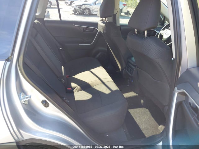 2T3K1RFV8RC286686 Toyota RAV4 LE