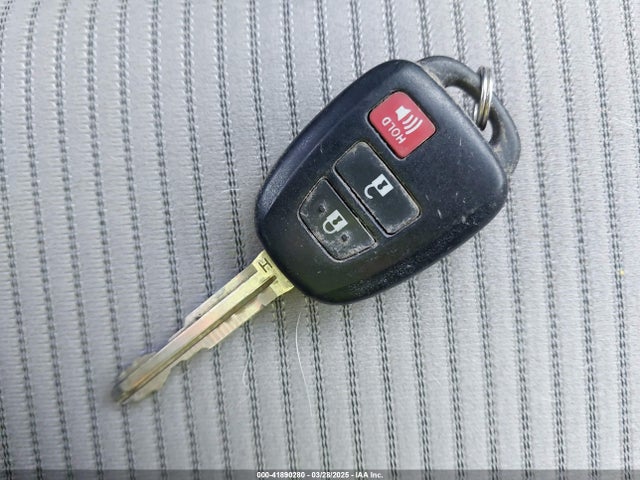 Toyota RAV4 LE 2014 JTMBFREVXED070024 Image 11