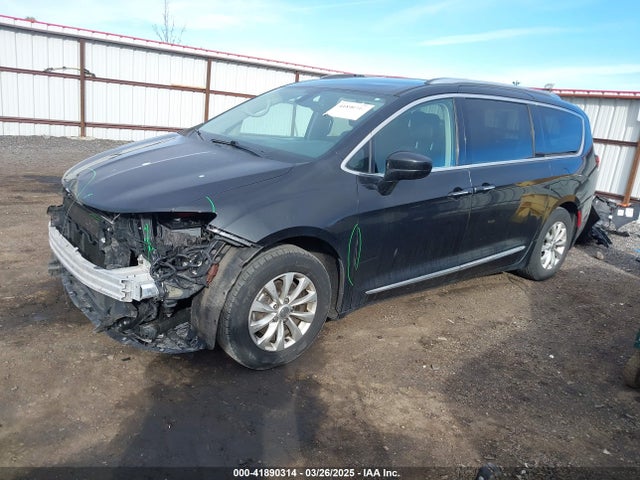 Chrysler Pacifica Touring L 2018 2C4RC1BG3JR123166 Image 2