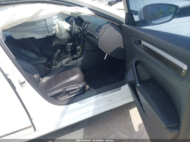 1VWGT7A33HC019737 Volkswagen Passat 1.8t Se