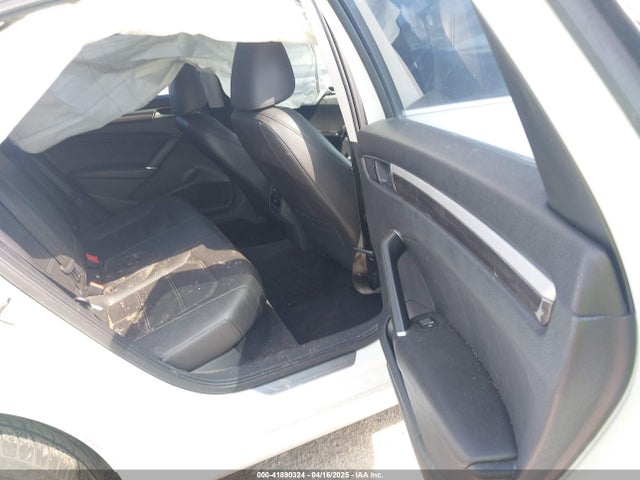 1VWGT7A33HC019737 Volkswagen Passat 1.8t Se