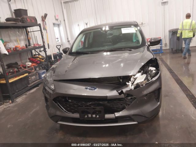 1FMCU9G69NUB21752 Ford ESCAPE SE