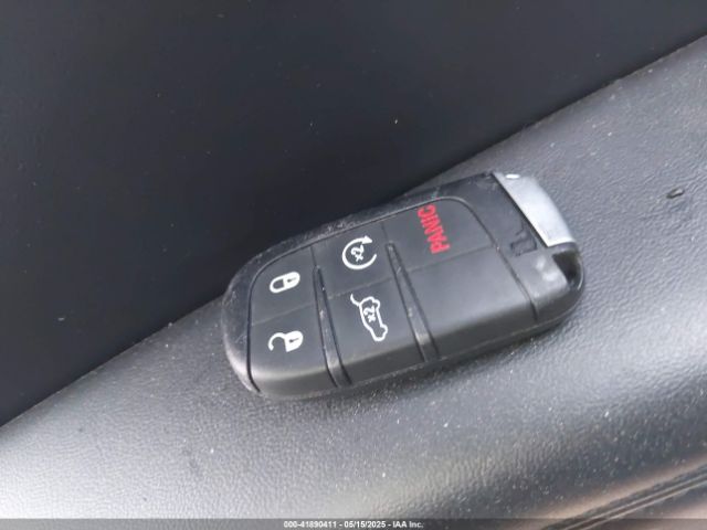 1C4RJEAG3NC154723 Jeep Grand Cherokee Wk Laredo X 4x2