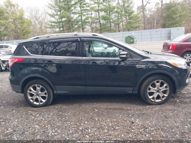 1FMCU9J95GUC32532 Ford Escape Titanium