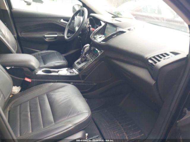 1FMCU9J95GUC32532 Ford Escape Titanium